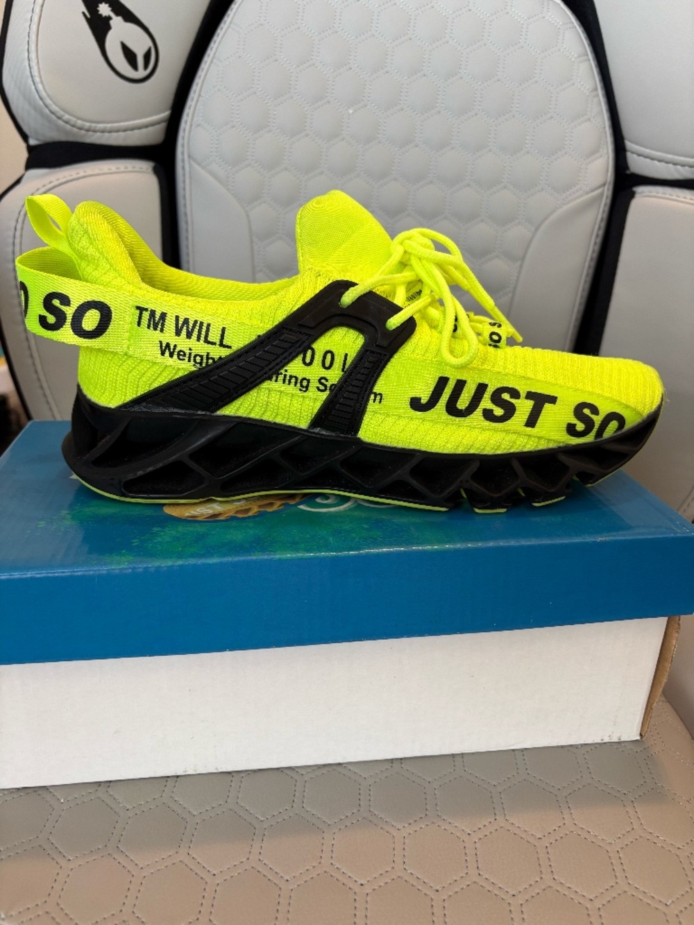 JUST SOSO Sneaker in Fluorescent Green